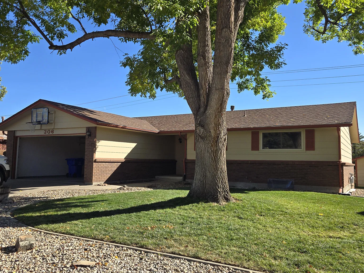 306 Frederick Dr — Photo 1