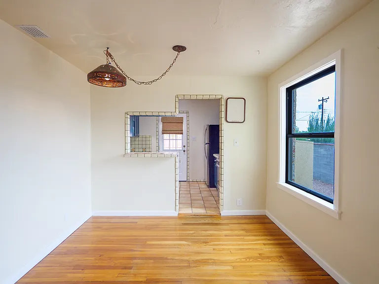 1404 E Silver St — Photo 5
