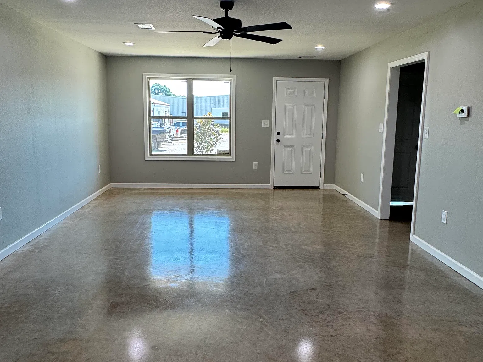 3 bed, 1350 sqft, $1,450 — Photo 2