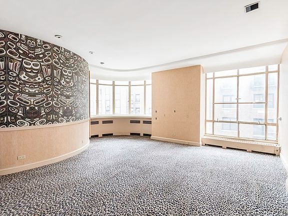3rd image of 24 W 55th St APT 4B