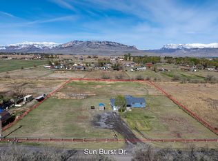 21 Sunburst Dr, Cody, WY 82414