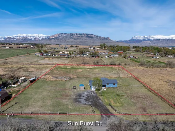 21 Sunburst Dr, Cody, WY 82414
