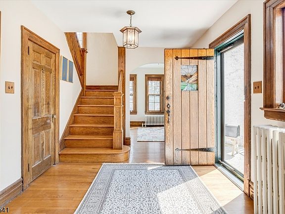 5th image of 55 Luddington Rd