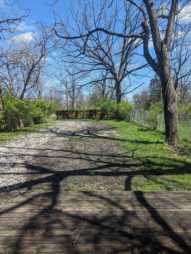 2 bed, 1000 sqft, $875 — Photo 2