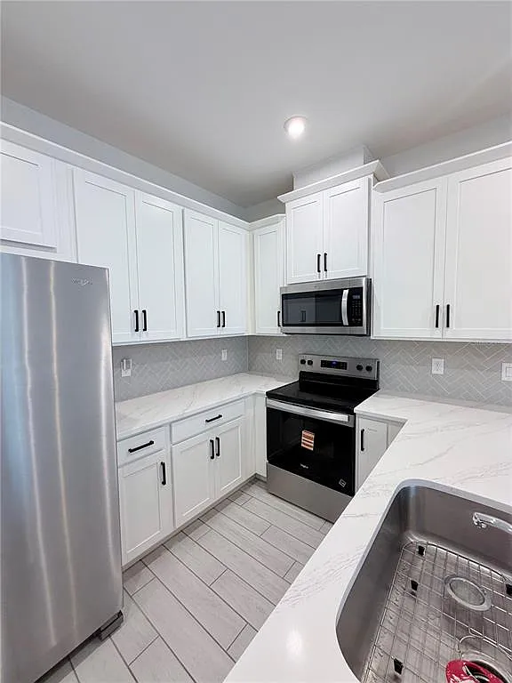3 bed, 2.5 bath, 1950 sqft, $2,800 — Photo 2