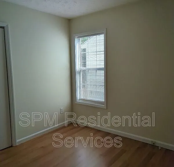 717 Varsity Dr — Photo 6
