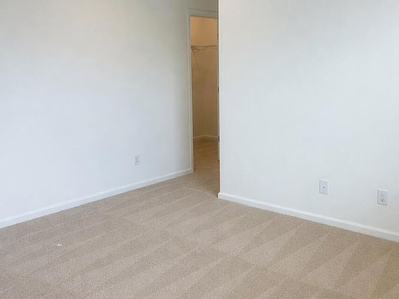 5th image of 768 Soleway Ave NW