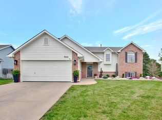 1844 N Columbine St, Andover, KS 67002