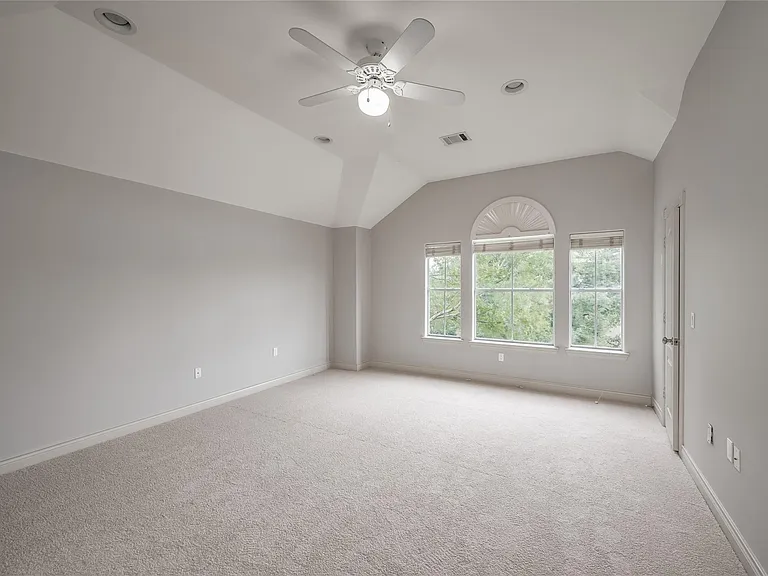 315 Sandman St — Photo 8