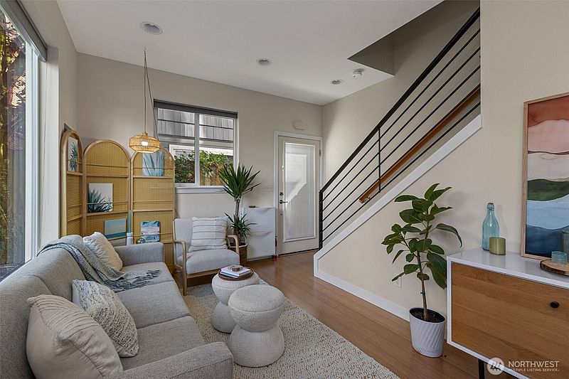 2nd image of 3421 Beacon Avenue S