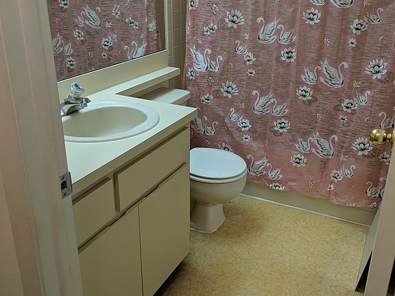 3rd image of 7433 Greystone Dr