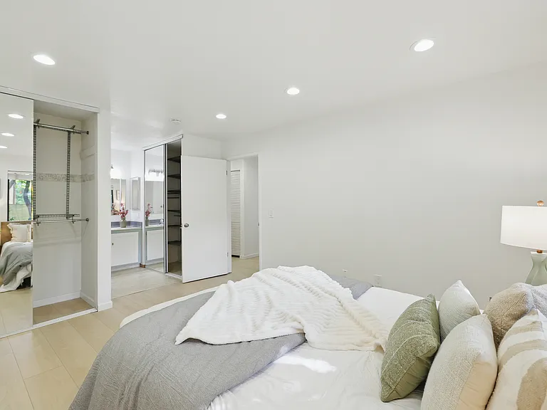 4033 Ralston Cmn — Photo 24