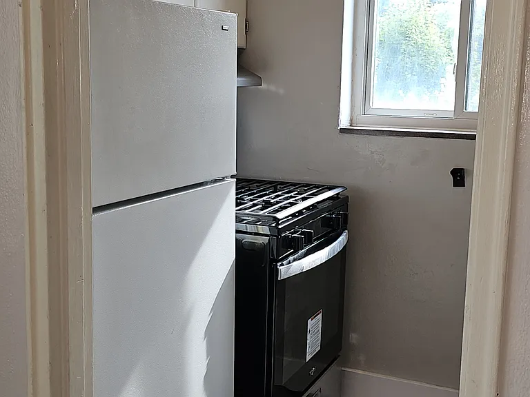 1 Glen Elm Dr #9 — Photo 4