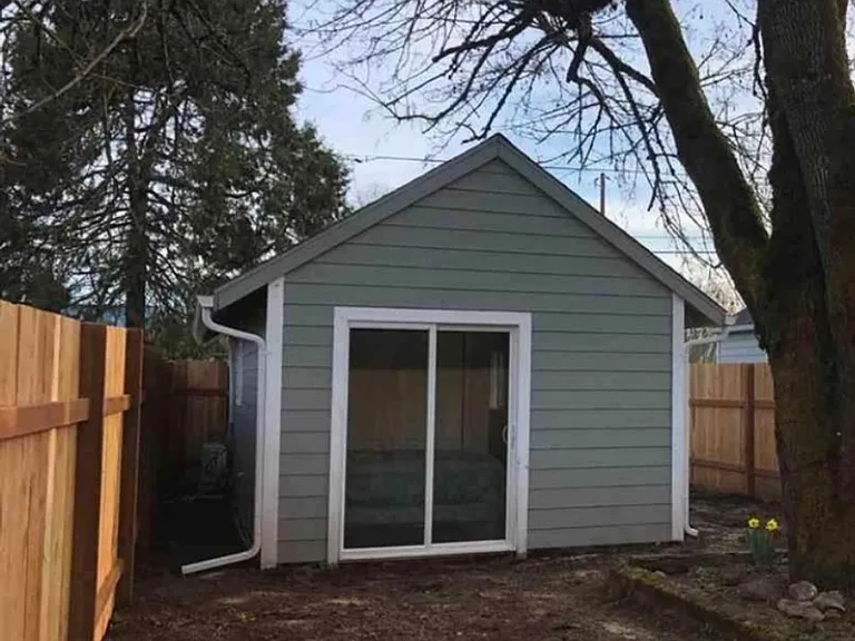 725 Russell Dr — Photo 9