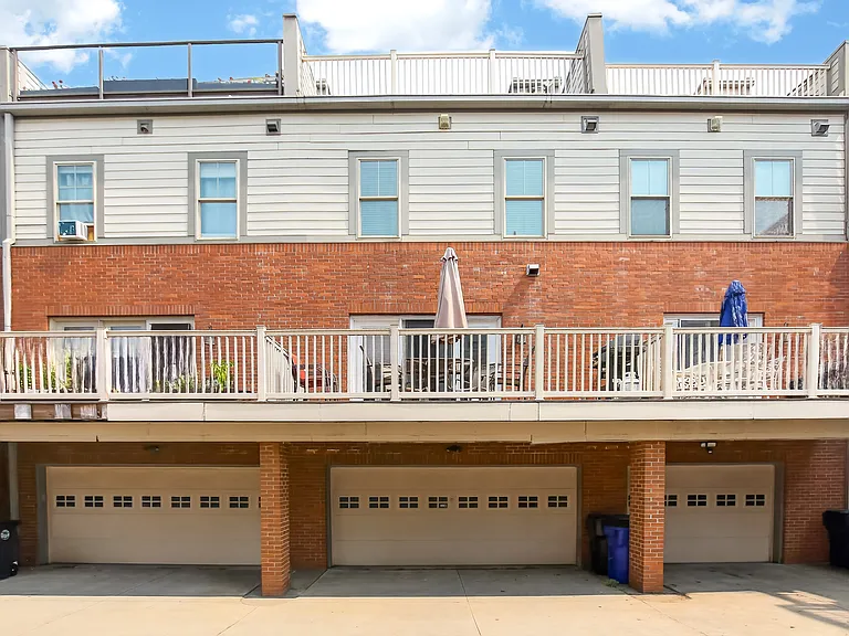 10933 Detroit Ave — Photo 34