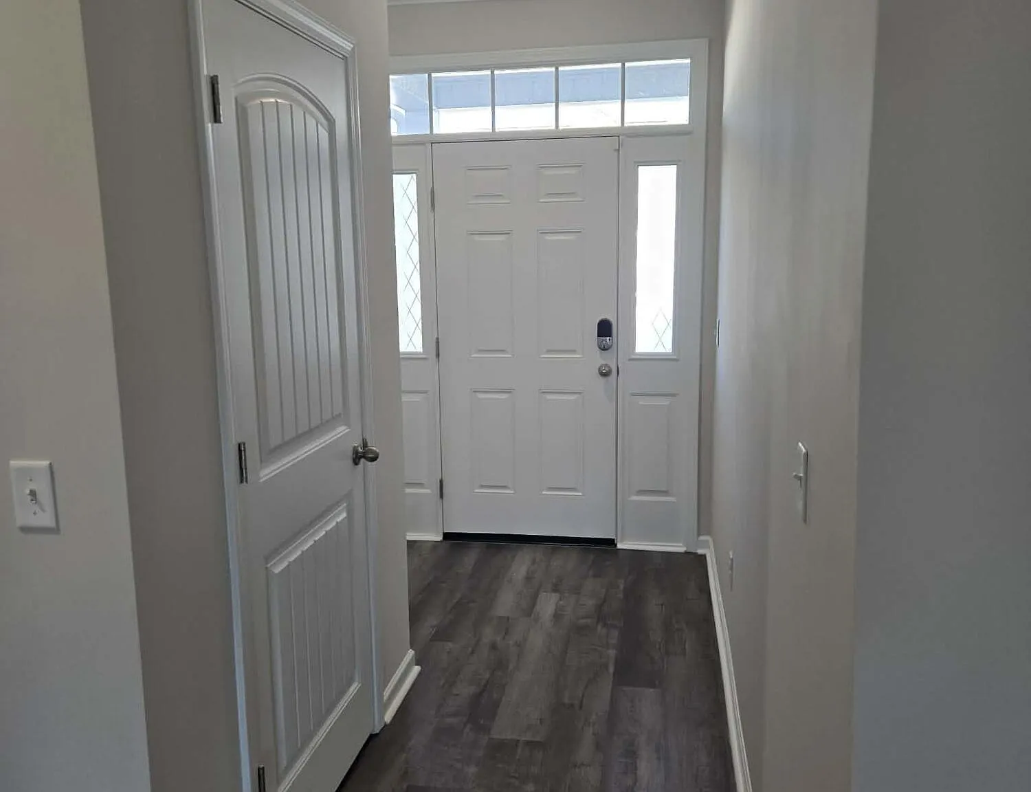 3 bed, 3.0 bath, 1551 sqft, $1,900 — Photo 2