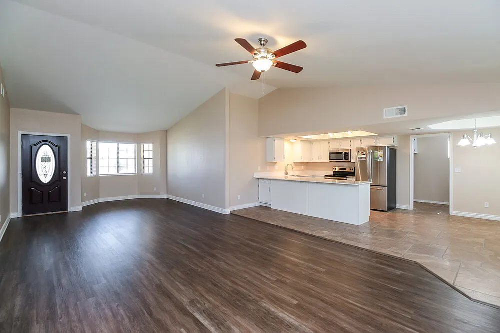 3 bed, 2.0 bath, 1499 sqft, $2,245 — Photo 4