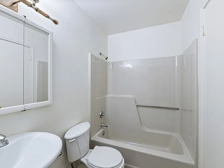 447 Vincent St — Photo 20
