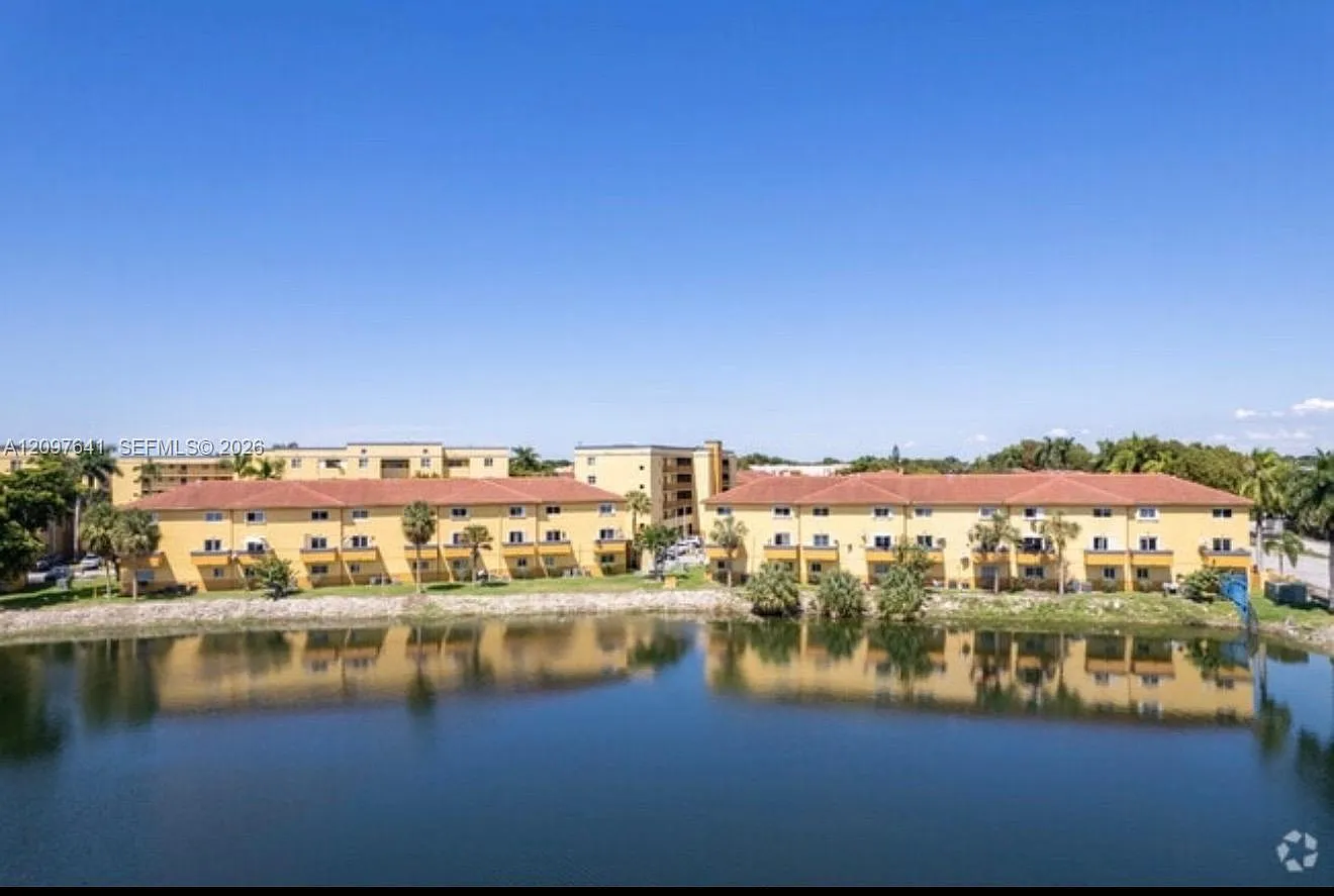 Waterview Condo — Photo 1