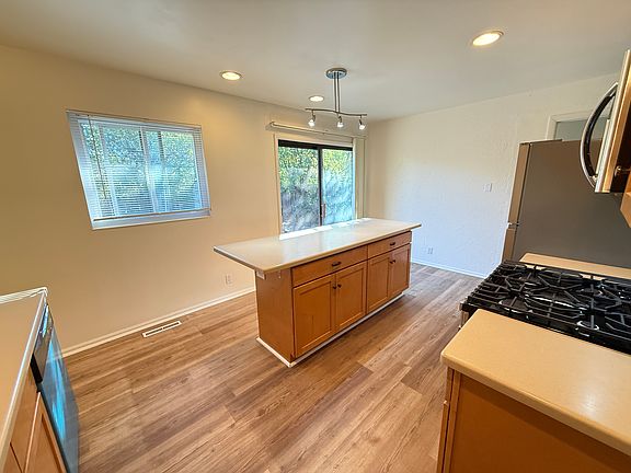 5th image of 770 33rd St