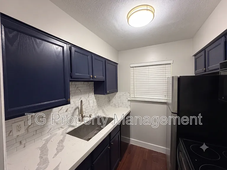 3921 Inwood Rd #2015 — Photo 1