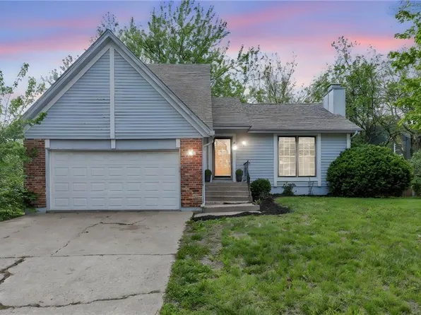 401 S Montclaire Dr, Olathe, KS 66061