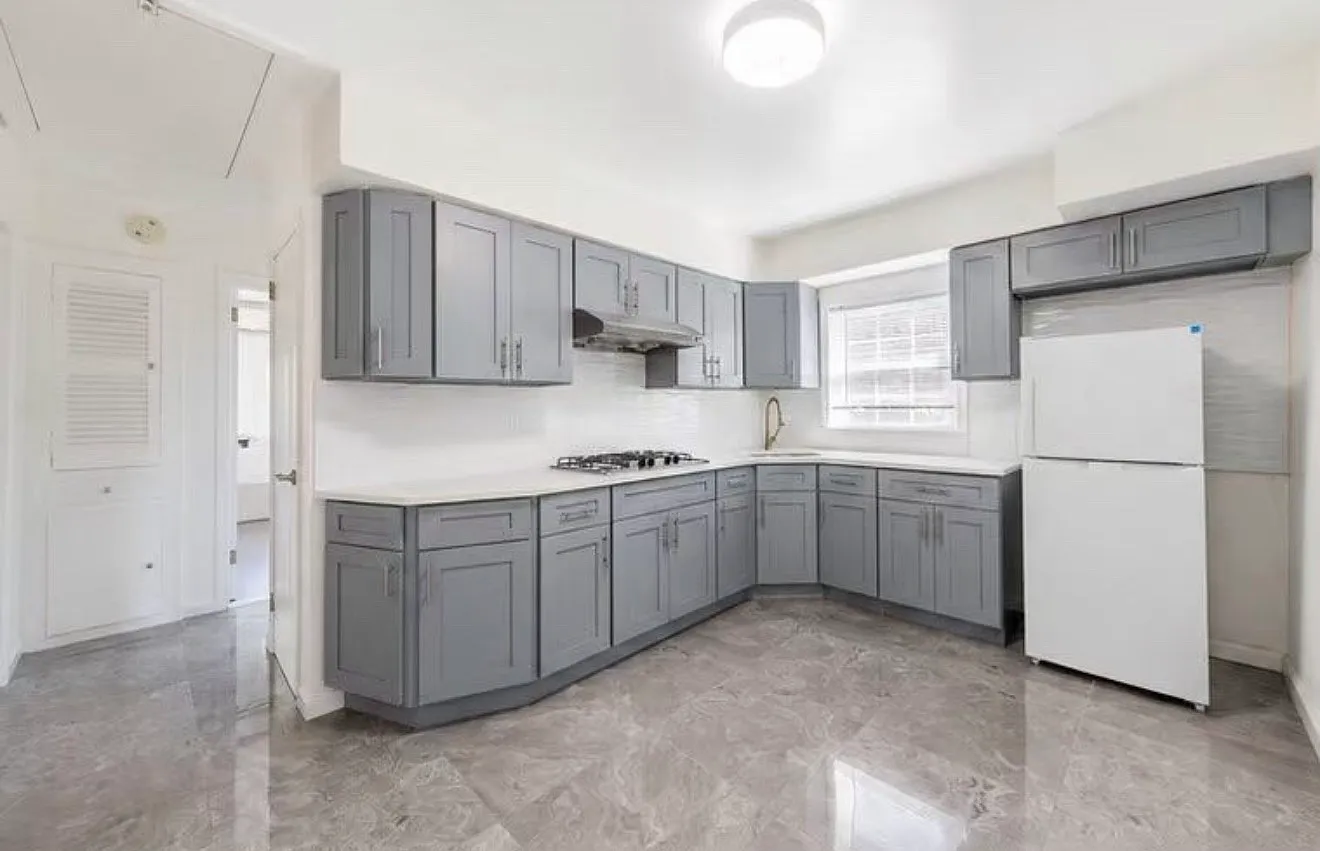 3 bed, 1100 sqft, $3,300 — Photo 3