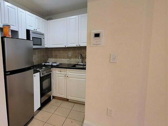 4th image of 135 E 17th St APT 4B