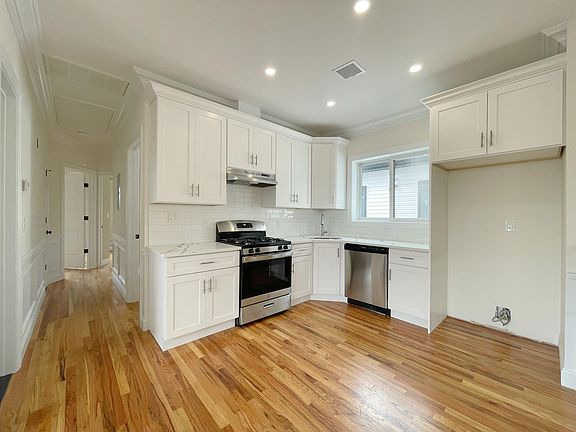 3rd image of 66 Ebony St Floor 2