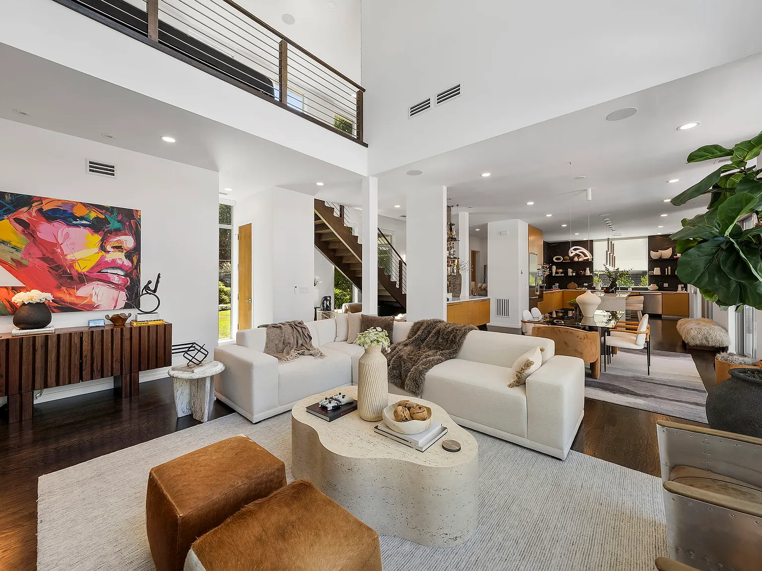 4 bed, 4.5 bath, 4000 sqft, $20,500 — Photo 1
