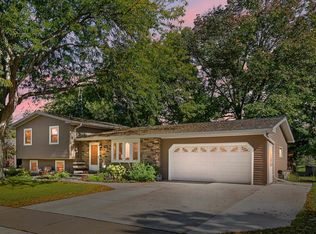1730 Brentwood Dr, Oshkosh, WI 54904