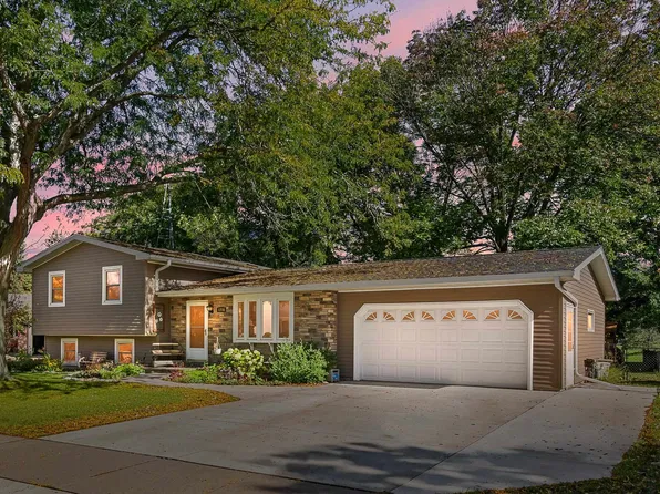 1730 Brentwood Dr, Oshkosh, WI 54904