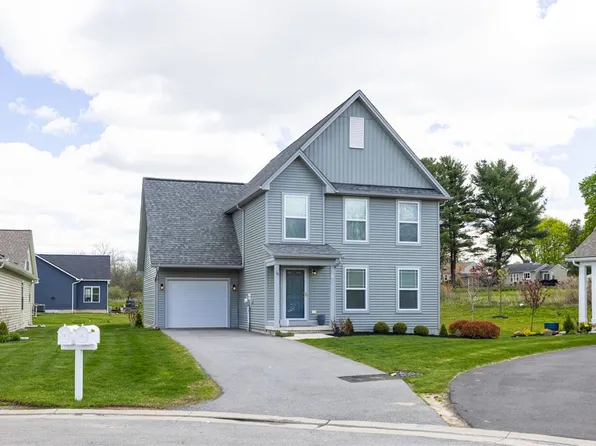 16 Parkglen Dr, Henrietta, NY 14467