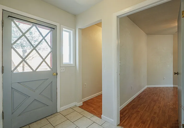 540 W 8th St — Photo 11