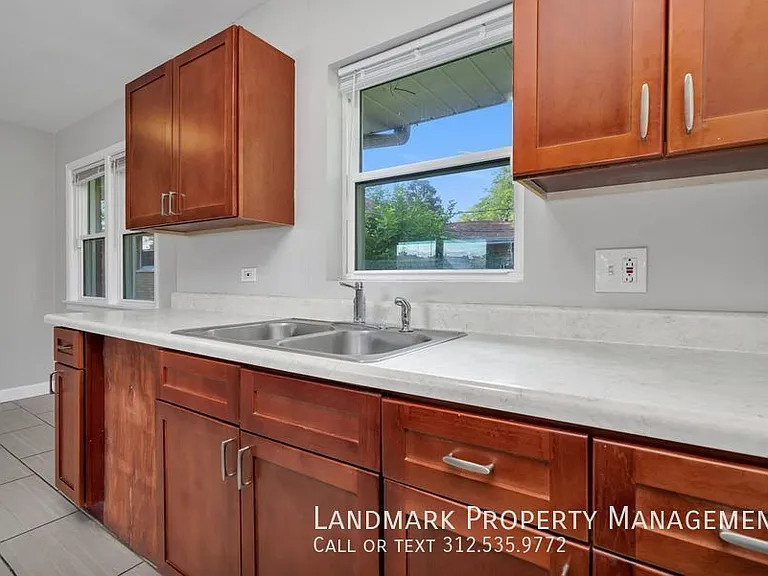 16246 Dobson Ave — Photo 2