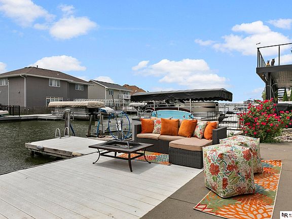 2nd image of 515 Pier 2
