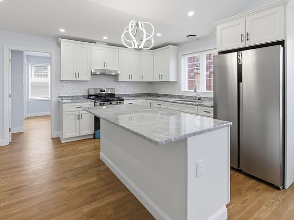 3rd image of 489 Spring St