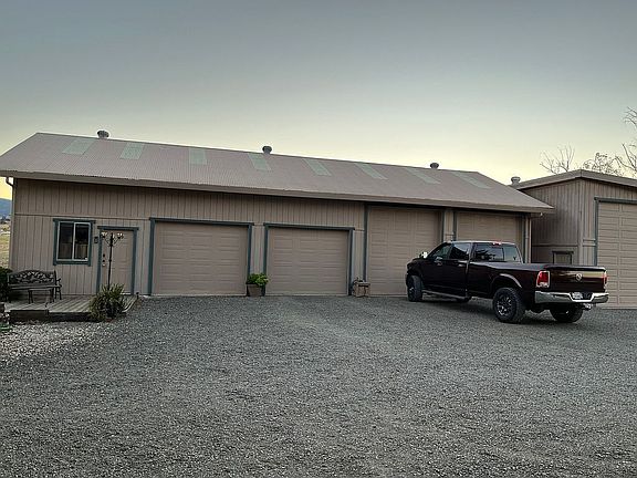 3rd image of 7585 Acacia Ln