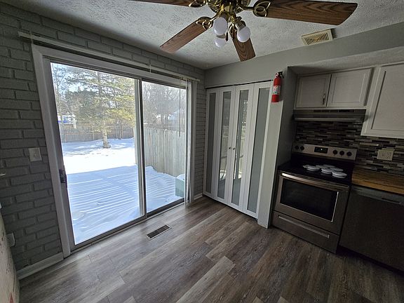 3rd image of 148 Parkwood Ln