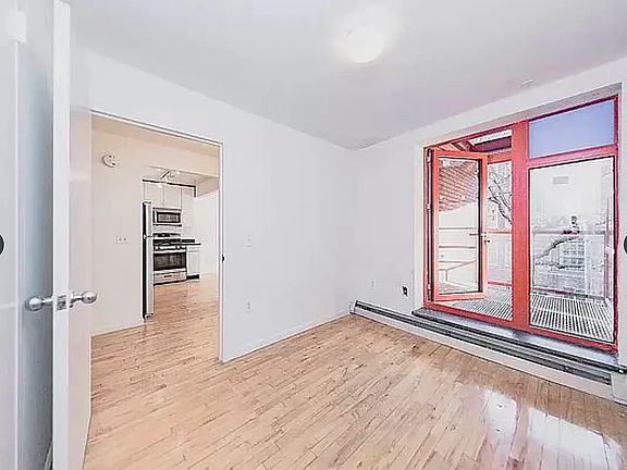 5th image of 190 E 7th St APT 212