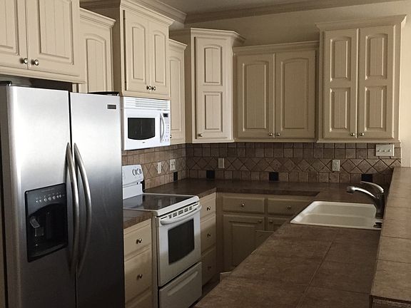 4th image of 4405 105th St Unit B