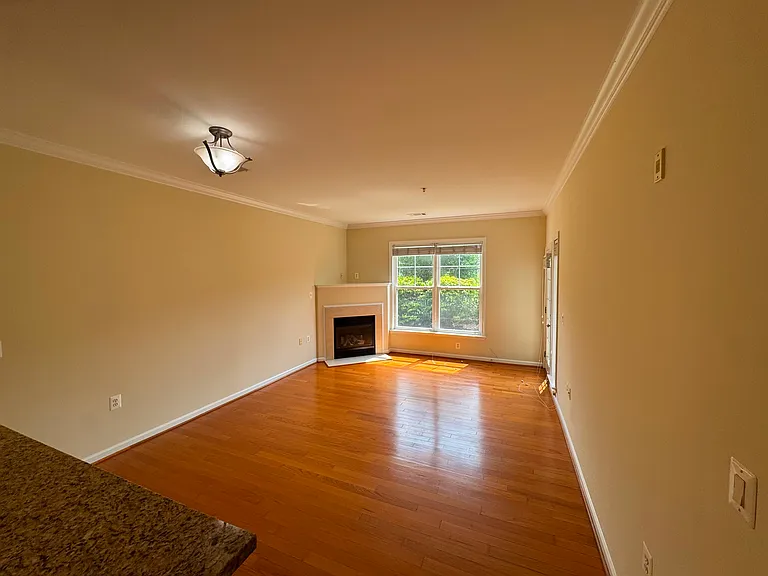 3810 Lightfoot St #109 — Photo 5