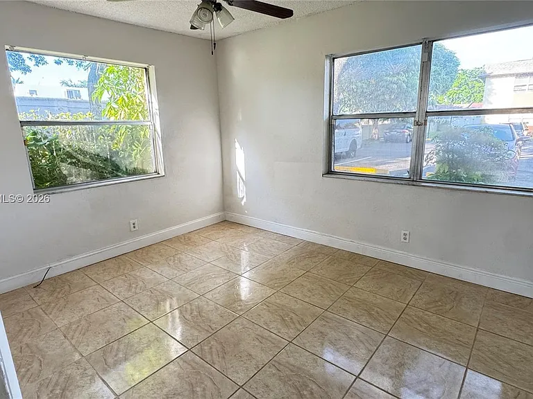 5525 Lakewood Cir N #215 — Photo 7