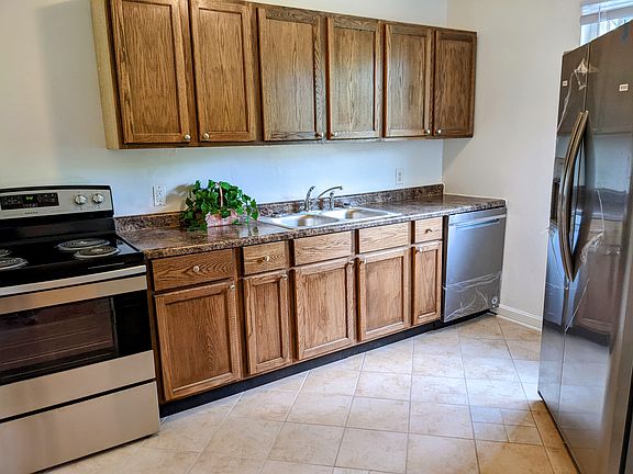 3rd image of 5932 Belmont Ave APT 3