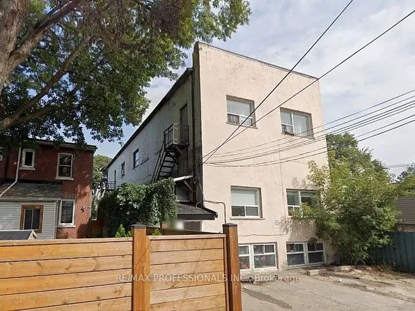 53 Maria St #6, Toronto, ON M6P 1W1