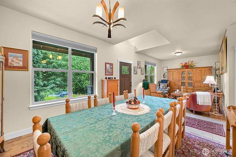 3rd image of 1216 Creekwood Lane