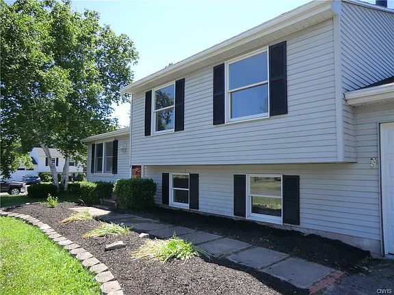3rd image of 4795 Four Seasons Dr