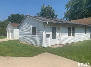 512 S 6th St, Girard, IL