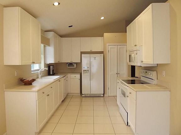 4th image of 3949 Palladium Shore Dr