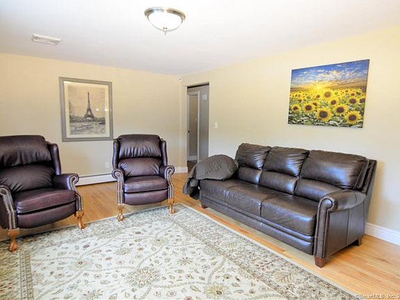 4th image of 815 New Britain Ave